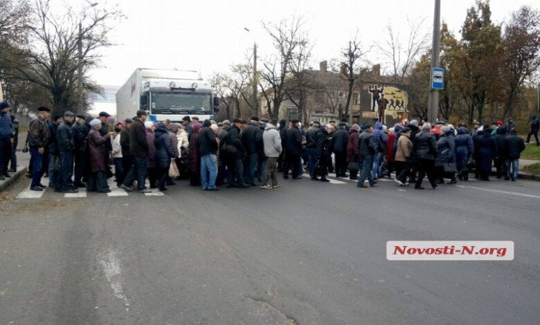 В Николаеве работники судостроительного завода перекрыли Варваровский мост | Корабелов.ИНФО image 1