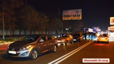 На проспекте Богоявленском «Ленд Крузер» устроил ДТП с пятью автомобилями | Корабелов.ИНФО image 1