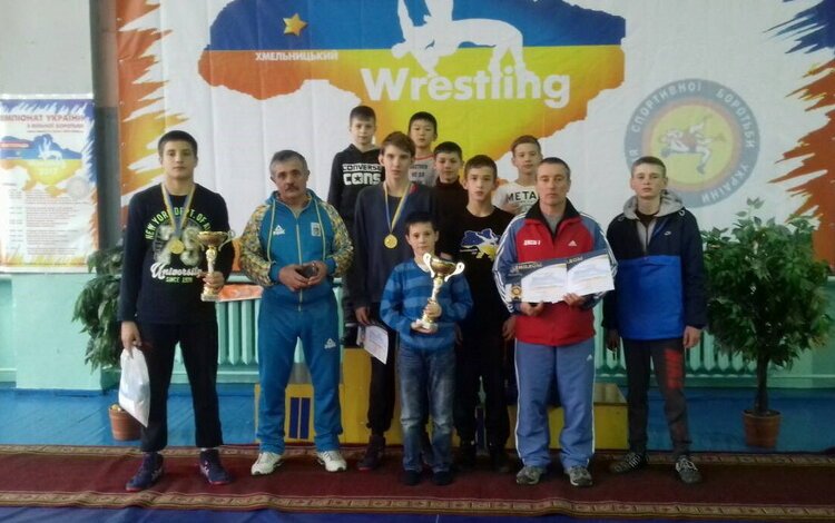 Чемпіонами України з вільної боротьби стали школярі з Корабельного району Миколаєва | Корабелов.ИНФО image 1