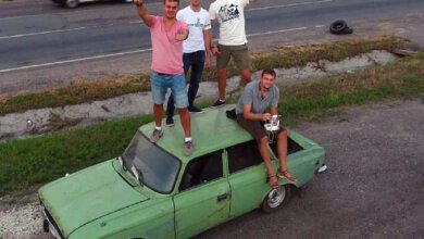 Трое николаевцев решили объехать 10 стран на старом "Москвиче" (ВИДЕО) | Корабелов.ИНФО