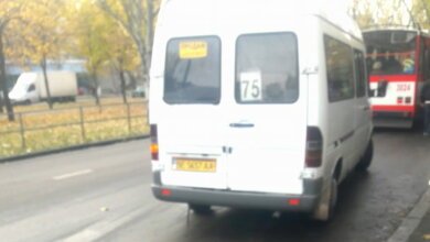 "Люди в салоне попадали, как кегли", - водители "маршруток" в Николаеве устроили "гонки" друг с другом | Корабелов.ИНФО image 3