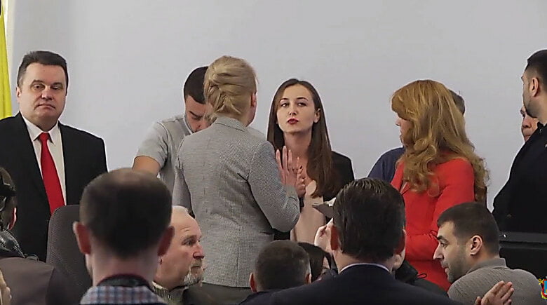 "Сенкевич заминировал здание Николаевского горсовета" - Казакова. Беспорядки на сессии (видео) | Корабелов.ИНФО образ 1