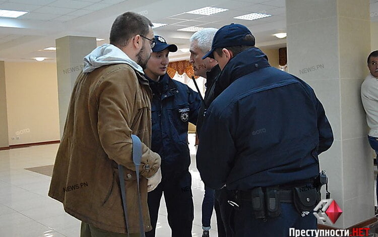 Дело по нападению «охранника губернатора» на журналиста в Николаеве закрыли через неделю после его открытия | Корабелов.ИНФО image 1