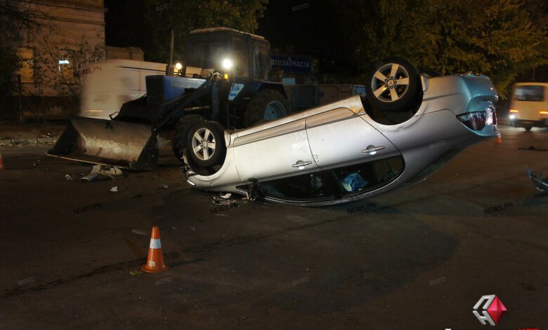 ДТП в Николаеве: врезавшись в трактор, «Honda» перевернулась на крышу, пострадала женщина-водитель | Корабелов.ИНФО