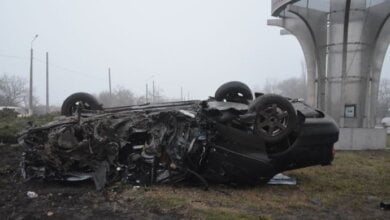 Ночью на "Жуковском кольце" пьяный водитель на «Мицубиси» снес столб и перевернулся на клумбе | Корабелов.ИНФО image 1