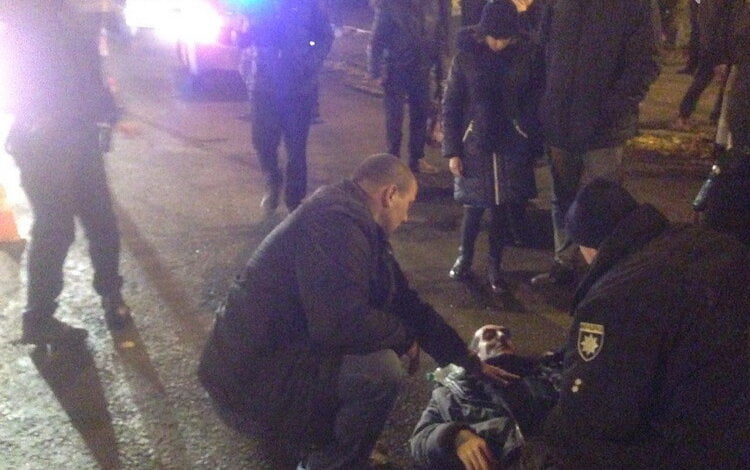 «Маршрутка» №1 сбила пешехода, перебегавшего дорогу на красный сигнал светофора (Видео) | Корабелов.ИНФО image 1