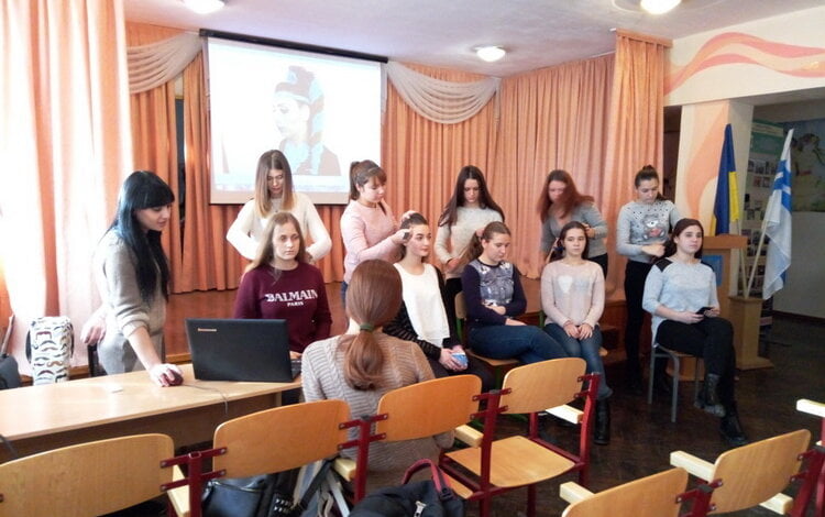 Старшокласників у школі в Корабельному районі навчали перукарському мистецтву | Корабелов.ИНФО image 3