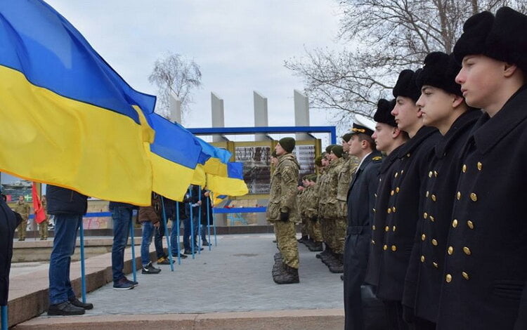 В День Збройних Сил України в Миколаєві вшанували воїнів, які загинули в зоні АТО | Корабелов.ИНФО image 5