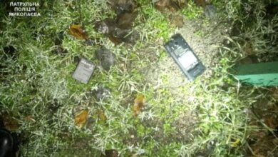 Напавши з електрошокером на жінку у Миколаєві, розбійник відібрав у неї сумку з телефонами | Корабелов.ИНФО