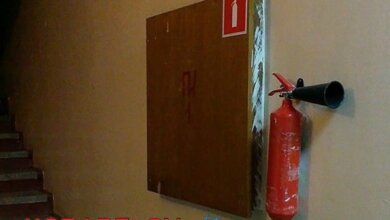 Исправились: на месте негодного огнетушителя в администрации Корабельного района появился новый | Корабелов.ИНФО image 3