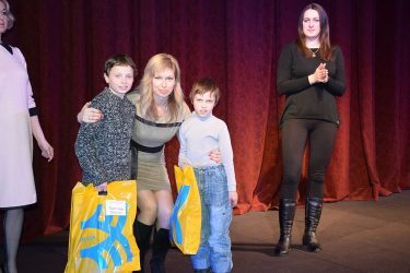 "Чужих детей не бывает", - сотрудники "Ольвии" исполнили заветные желания николаевских малышей | Корабелов.ИНФО образ 12