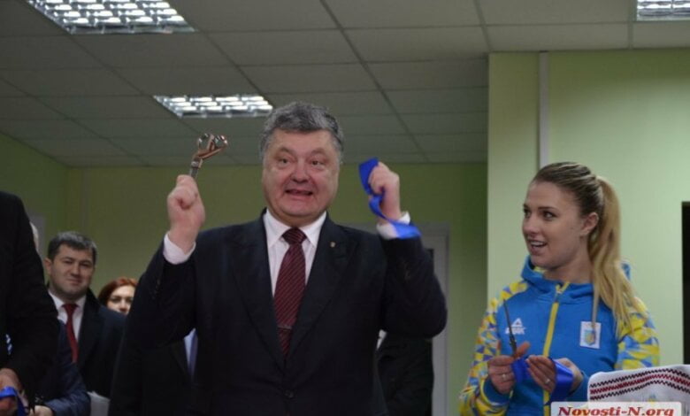 На открытие «Николаевского аэропорта» 15 декабря приглашен Петр Порошенко | Корабелов.ИНФО