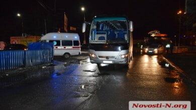 В Николаеве автобус сбил и переехал женщину: пострадавшая в тяжелом состоянии | Корабелов.ИНФО