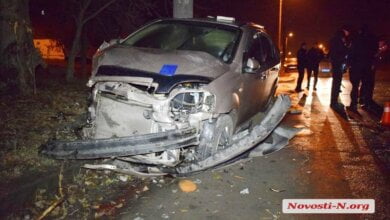 Пьяный офицер ВСУ на «Chevrolet» врезался в столб в Николаеве и пытался сбежать с места ДТП | Корабелов.ИНФО image 1