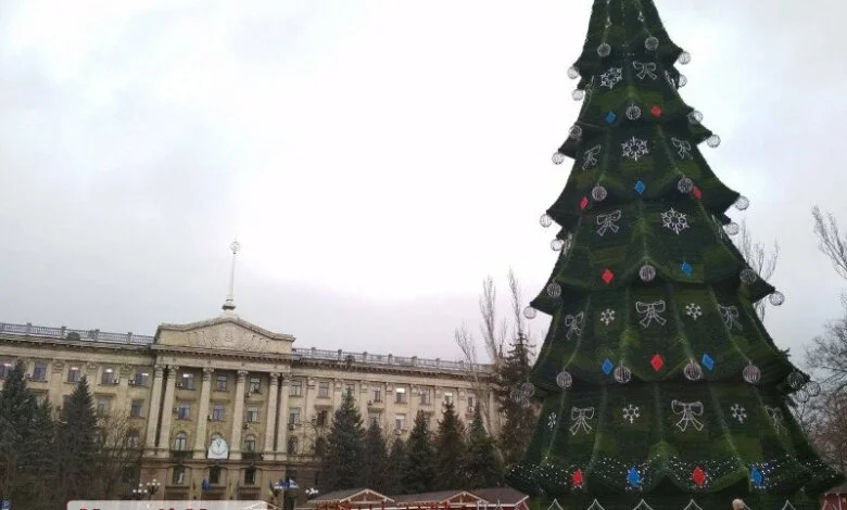 В Николаеве установили главную городскую ёлку | Корабелов.ИНФО