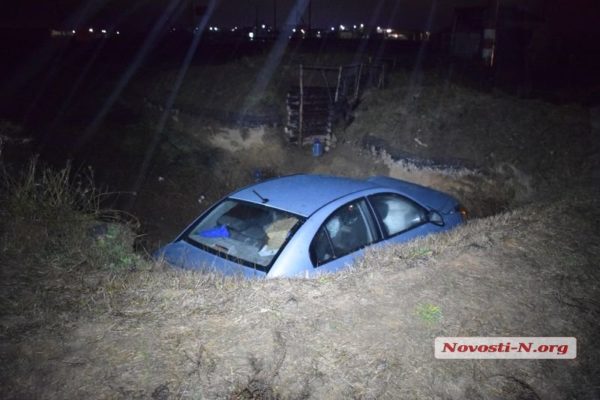 Такси упало в окоп, вырытый у блокпоста в Витовском районе: девушка-пассажир - в больнице | Корабелов.ИНФО image 3