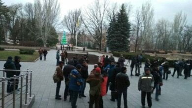 Под Николаевской ОГА устроили митинг против назначения Гранатурова — губернатору хотят объявить недоверие | Корабелов.ИНФО image 1