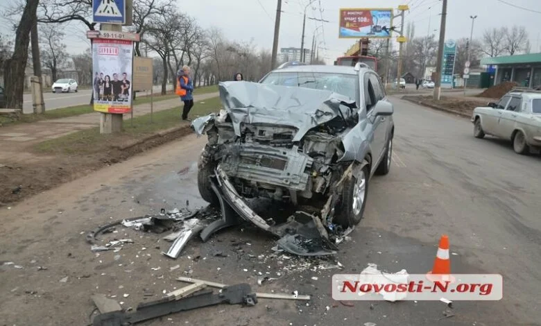 В Николаеве кроссовер въехал в троллейбус — водитель в больнице | Корабелов.ИНФО image 1
