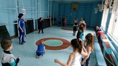 "Казкова фізкультура": вчителі школи в Корабельному районі творчо підходять до проведення уроків | Корабелов.ИНФО image 1