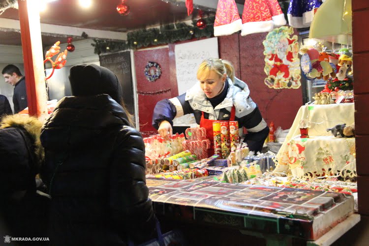 Снеговик и Святой Николай зажгли главную ёлку города в Николаеве | Корабелов.ИНФО image 9