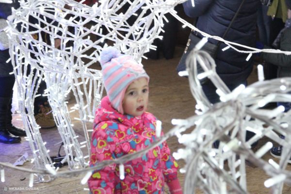 Снеговик и Святой Николай зажгли главную ёлку города в Николаеве | Корабелов.ИНФО image 1