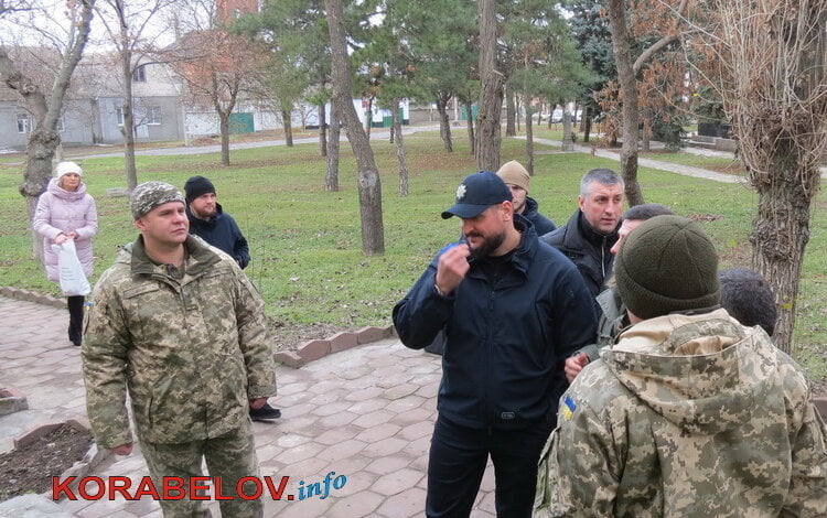 "Це душі тих хлопців, які загинули", - Савченко запропонував посадити 10 ялинок біля Вітовського райвійськкомату (ВІДЕО) | Корабелов.ИНФО