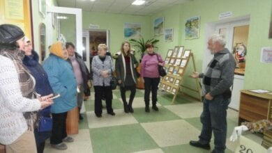 Его стихия – солнце и вода. В библиотеке Корабельного района открылась выставка картин Игоря Карачевского | Корабелов.ИНФО