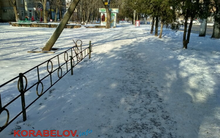 "Контроль на линии": где в Корабельном районе 23.01 было скользко, а где снег почистили и песка не пожалели (ФОТО) | Корабелов.ИНФО image 1