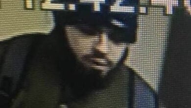 З пістолетом - до "ювелірки" та далі. Два розбійних напади в Миколаєві за одну годину: оголошено розшук озброєного чоловіка | Корабелов.ИНФО image 1