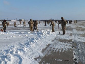 Льотчики розчистили від снігу аеродром у Кульбакіно | Корабелов.ИНФО image 3