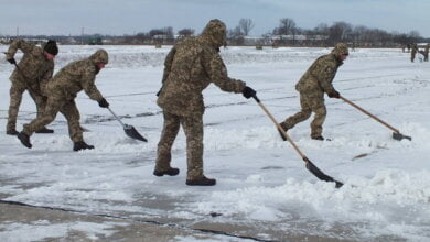 Льотчики розчистили від снігу аеродром у Кульбакіно | Корабелов.ИНФО image 1