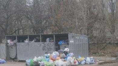 После бала: 2 января в Корабельном районе Николаева дворы завалены мусором | Корабелов.ИНФО