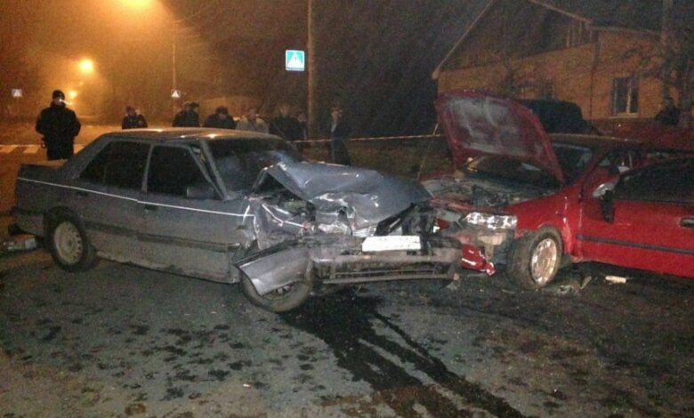 В Николаеве пьяный водитель на "Мазде" врезался в припаркованный "Опель": двое пострадавших | Корабелов.ИНФО image 1