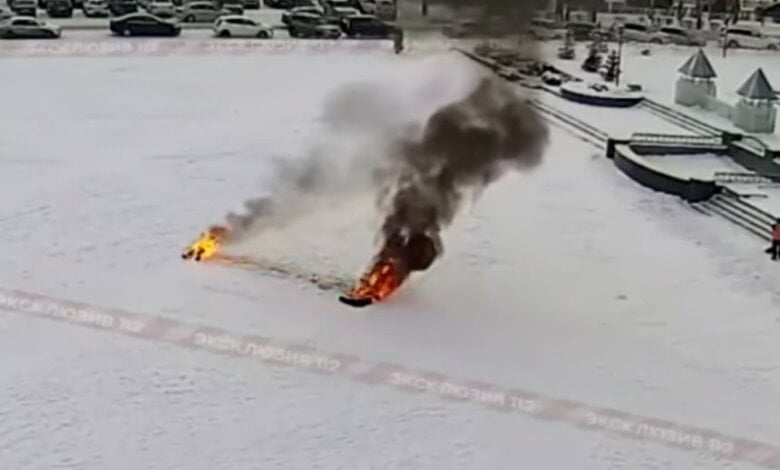 В России уволенный чиновник совершил акт самосожжения. ВИДЕО 18+ | Корабелов.ИНФО