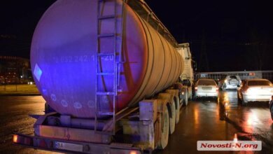 На проспекте Богоявленском столкнулись седельный тягач и «Шевроле»: образовалась пробка | Корабелов.ИНФО image 2