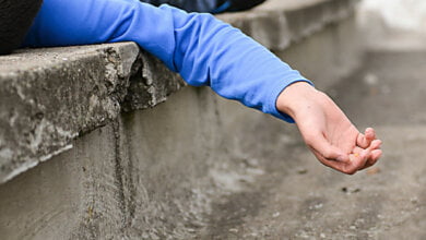 Николаевский школьник бегал по крышам МАФов и упал – чтобы родители не ругали, подросток придумал историю об избиении | Корабелов.ИНФО