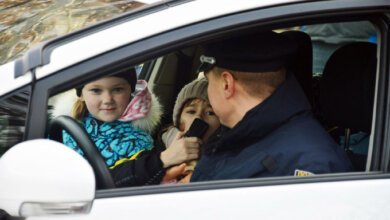 Николаевские патрульные покатали детей на «Приусах» | Корабелов.ИНФО