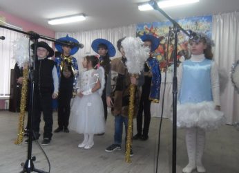 Показали народження Христа у переплетенні із сучасністю: школярі з Корабельного району теж відроджують традиції Різдвяного вертепу | Корабелов.ИНФО image 6