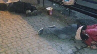 На остановке в центре Николаева обнаружили тела двух человек - один из них умер до приезда скорой помощи | Корабелов.ИНФО