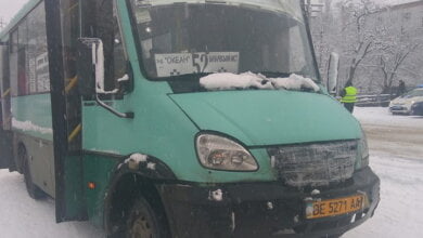 "Маршрутку" с "лысой резиной" из Корабельного района вытаскивали с Варваровского моста спасатели | Корабелов.ИНФО image 3