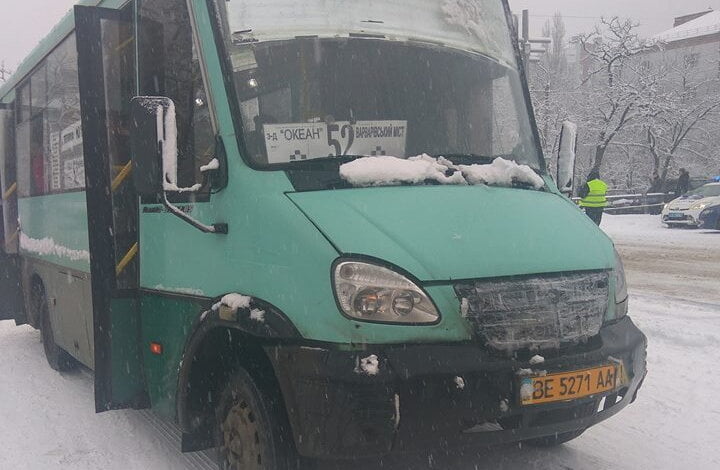 "Маршрутку" с "лысой резиной" из Корабельного района вытаскивали с Варваровского моста спасатели | Корабелов.ИНФО image 3