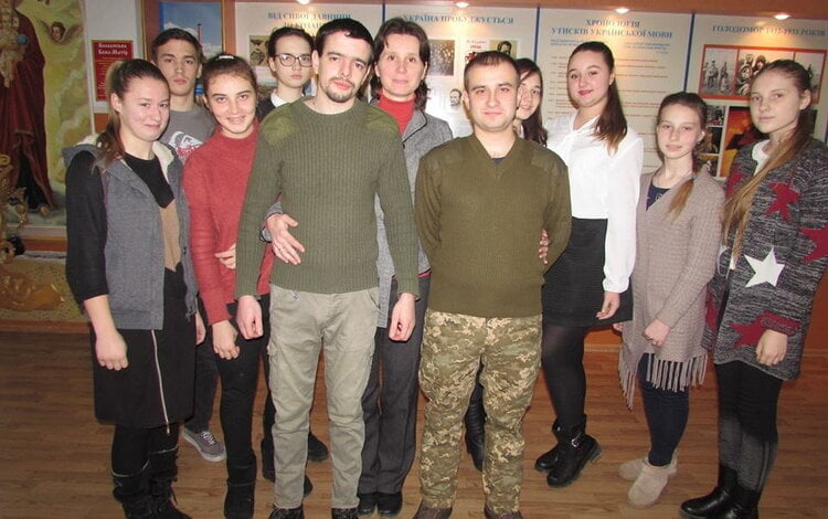 "Таке спілкування надихає жити, бути корисним..." - школярі Корабельного району зустрілися з воїном АТО | Корабелов.ИНФО image 1
