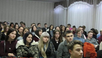 Лепестки ромашки, смех и слезы, нежные чувства: в лицее №1 прошел вечер встречи выпускников | Корабелов.ИНФО image 8