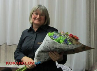 Лепестки ромашки, смех и слезы, нежные чувства: в лицее №1 прошел вечер встречи выпускников | Корабелов.ИНФО image 5