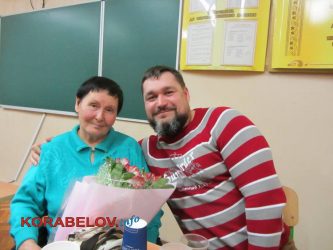 Лепестки ромашки, смех и слезы, нежные чувства: в лицее №1 прошел вечер встречи выпускников | Корабелов.ИНФО image 3