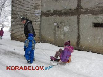 Снежная пора в Корабельном районе: кому как, а детям нравится (ФОТО) | Корабелов.ИНФО image 4