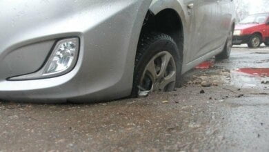Водитель, пострадавший из-за ям на дороге, получит 20 тыс.грн от КП, возглавляемого депутатом от Корабельного района | Корабелов.ИНФО