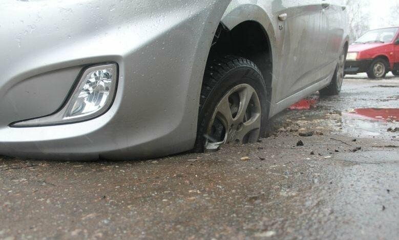 Водитель, пострадавший из-за ям на дороге, получит 20 тыс.грн от КП, возглавляемого депутатом от Корабельного района | Корабелов.ИНФО