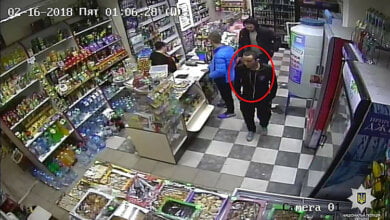 ВИДЕО ограбления женщины-продавца. Полиция просит помощи николаевцев в опознании преступника | Корабелов.ИНФО