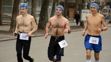 Всего лишь трое мужчин решились пробежаться по Николаеву в полуголом виде | Корабелов.ИНФО image 1